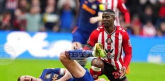 Дан Бърн от Нюкасъл е със счупено ребро и увреден бял дроб