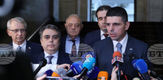 Датата за извънредни избори ще бъде определена от президента, заяви председателят на ПП Асен Василев след консултациите при Румен Радев