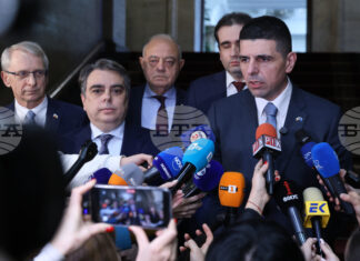 Датата за извънредни избори ще бъде определена от президента, заяви председателят на ПП Асен Василев след консултациите при Румен Радев Датата за извънредни избори ще бъде определена от президента, заяви председателят на ПП Асен Василев след консултациите при Румен Радев