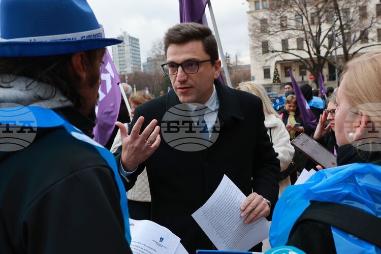 Депутати от управляващата коалиция и опозицията изразиха мнение при влизането