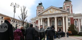 Десетки хора се поклониха пред бившия министър на културата Георги Йорданов (1934-2025)