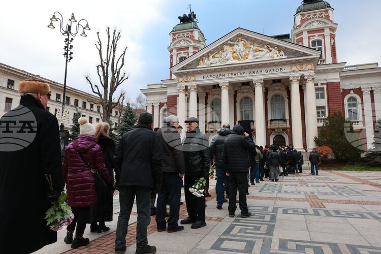 Десетки хора се поклониха пред бившия министър на културата Георги Йорданов (1934-2025)
