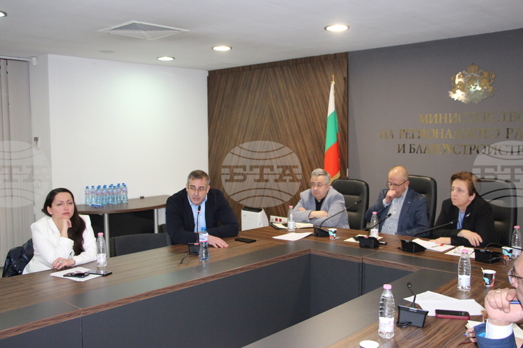 До края на годината България ще подаде на Европейската комисия първа версия на проекта за Национален план за саниране на сгради