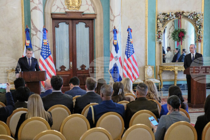 Доминиканската република разрешава достъп до летищата си на САЩ за операции срещу наркотиците до април, заяви нейният президент