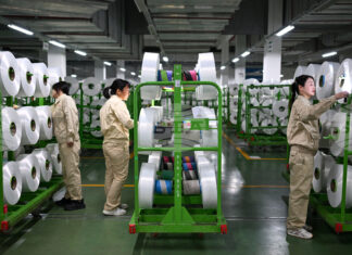 Дрехите от рециклиран полиестер замърсяват повече от първичния полиестер, сочи проучване