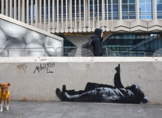 Два идентични графита на Банкси се появиха в Лондон