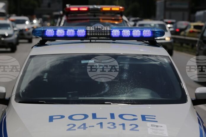 Движещ се по платното на магистрала "Тракия" човек е прегазен Движещ се по платното на магистрала "Тракия" човек е прегазен от няколко автомобила