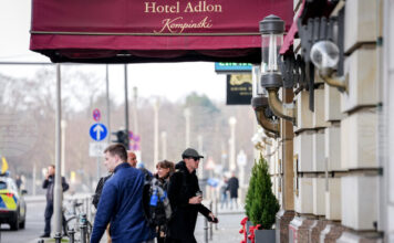 Джаред Къшнър и специалният пратеник на САЩ Уиткоф пристигнаха в Берлин за разговори за Украйна Джаред Къшнър и специалният пратеник на САЩ Уиткоф пристигнаха в Берлин за разговори за Украйна