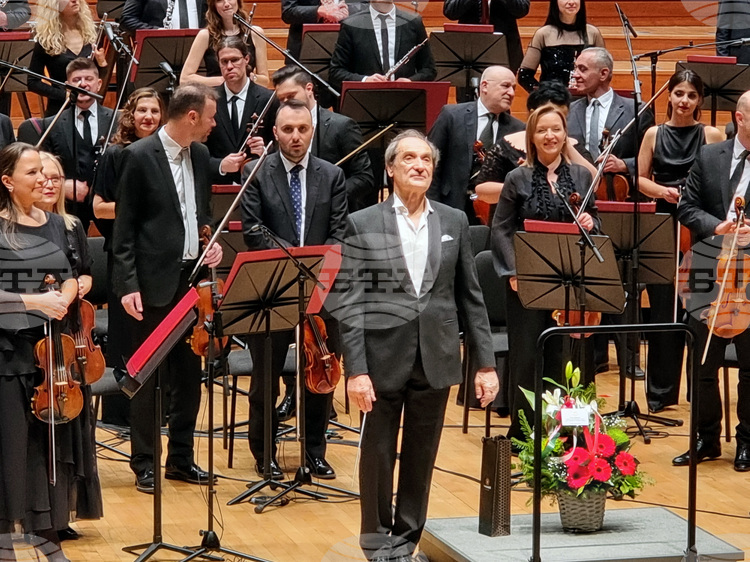 Известният български диригент Емил Табаков ще изпълни отново ролята на