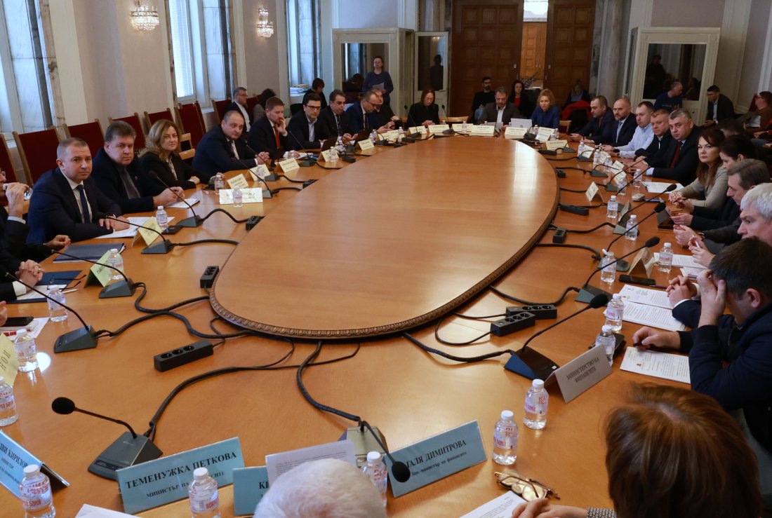 Ресорната комисия в парламента одобри удължителния Закон за държавния бюджет