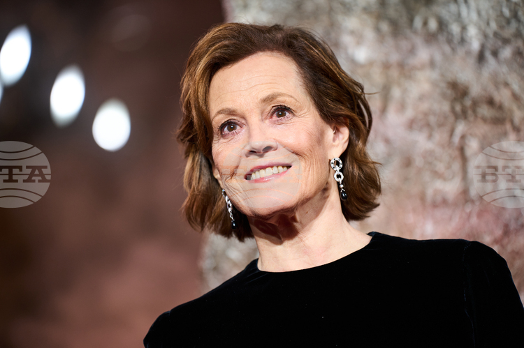 За да се подготви за научнофантастичната роля Уийвър е преминала