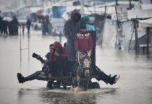 Потоп в Газа: стотици хиляди разселени сред руини остават без подслон, докато примирието не успява да облекчи кризата Наводнение в Газа