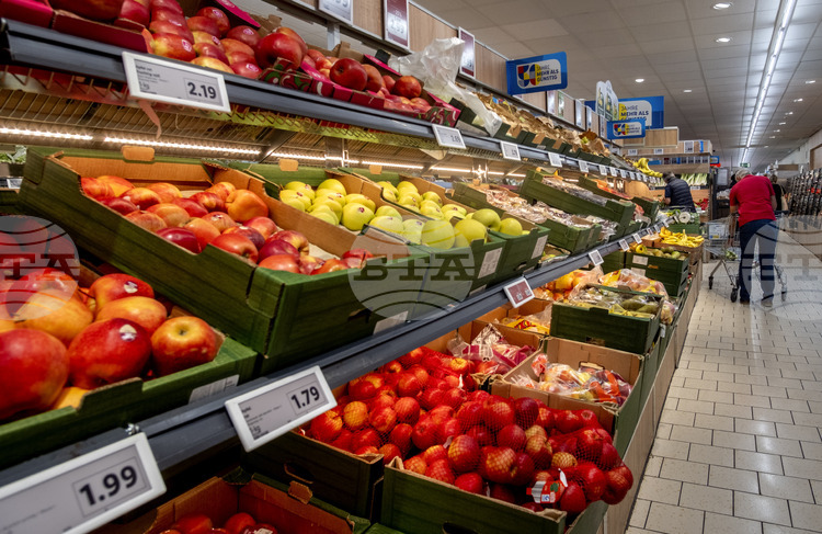 На месечна база в сравнение с октомври инфлацията е намаляла