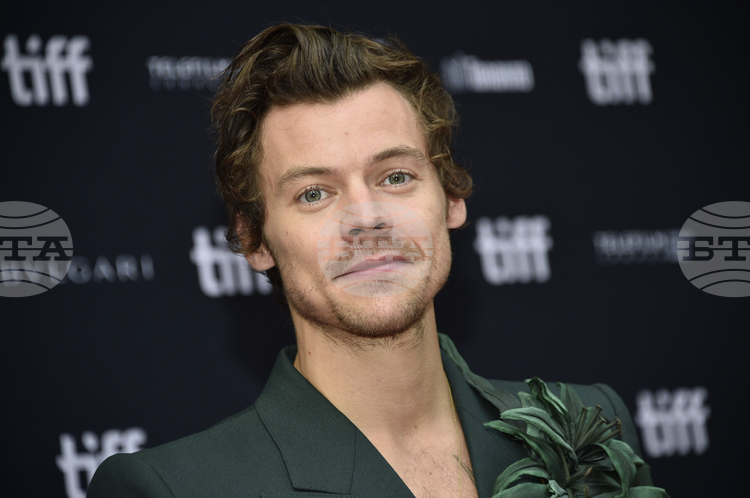 Хари Стайлс подхрани спекулациите за своите бъдещи планове с видеоклип в социалните мрежи