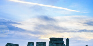 Хиляди хора се събраха край Стоунхендж за зимното слънцестоене