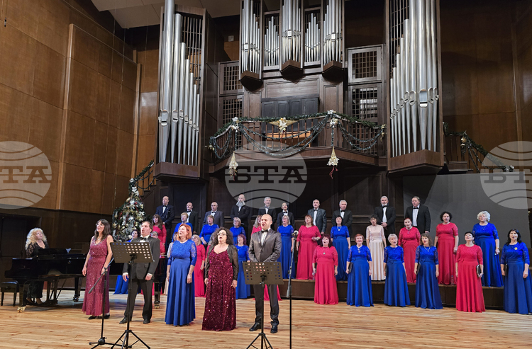 Хор „Добруджански звуци“ отбеляза Световния ден на хоровото изкуство с празничен концерт в зала „Добрич“