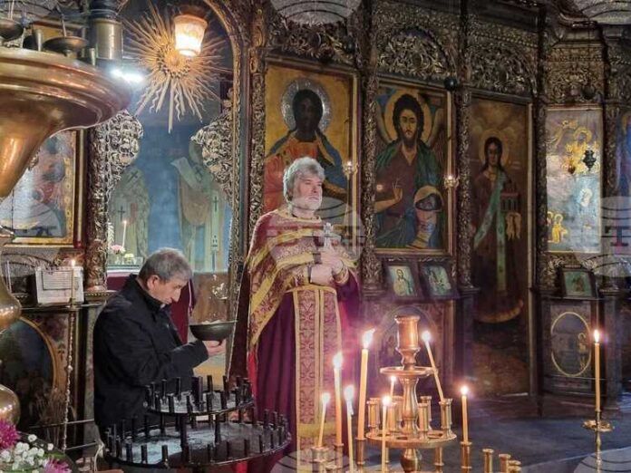 Храмов празник отбеляза 189-годишната църква "Свети Николай Мирликийски Чудотворец" във Велико Търново