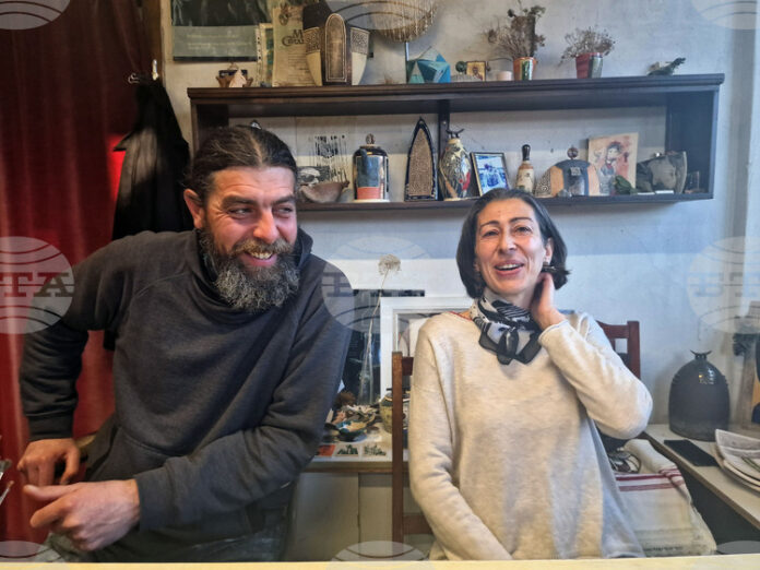 Художниците Ирина Вачкова и Ивайло Иванов - Бензо споделят и преобразяват керамичното изкуство вече 27 години в ателието си в Априлци