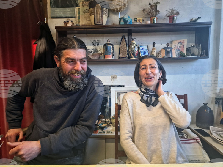 Художниците Ирина Вачкова и Ивайло Иванов - Бензо споделят и преобразяват керамичното изкуство вече 27 години в ателието си в Априлци