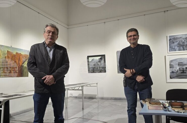 Художникът Петър Лазаров се срещна с ценители на изкуството в Добрич и направи презентация за гравюрата върху дърво
