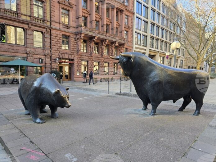 Индексите на европейските борси се задържаха в близост до рекордните си стойности в разнопосочна търговия