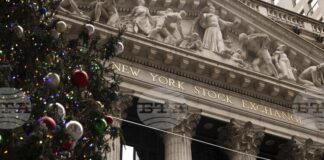 Индексите на Уолстрийт откриха търговията предимно с повишения, насочвайки се към растеж в празничната седмица