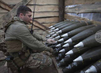 Интензивните сражения във Вовчанск продължават, а украинските сили удържат ключови райони, заяви украински военен говорител Интензивните сражения във Вовчанск продължават, а украинските сили удържат ключови райони, заяви украински военен говорител