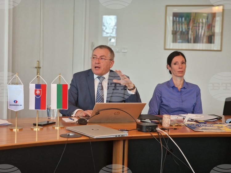 Игор Барат е опитен икономист с дългогодишен опит в банковия