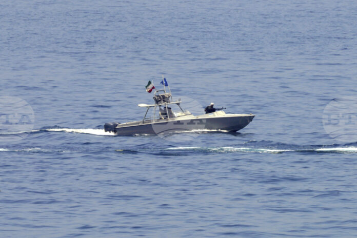 Иран съобщи, че чуждестранен танкер, превозващ контрабандно гориво, е бил задържан в Персийския залив