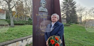 Иван Пейчев може да провокира с голямата честност към словото, с липсата на компромис при изричането на поезията, каза проф. Пламен Дойнов