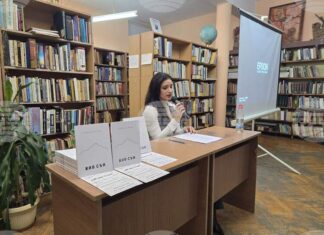 Иванка Ракова представи стихосбирката „Жив сън“ в родното си Панагюрище