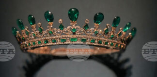 Изложба на кралски скъпоценности се открива в Париж само седмици след обира в Лувъра
