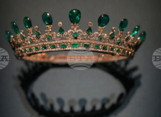 Изложба на кралски скъпоценности се открива в Париж само седмици след обира в Лувъра Изложба на кралски скъпоценности се открива в Париж само седмици след обира в Лувъра