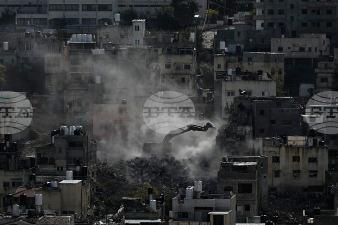 Израел започна разрушаването на 25 сгради в палестински бежански лагер на Западния бряг