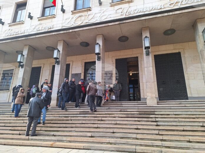 Касите на БНБ ще работят извънредно две съботи заради приемането Касите на БНБ ще работят извънредно две съботи заради приемането на еврото