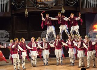 Коледен концерт на Представителната фолклорна танцова студия „Добруджа“ се състоя в Добрич