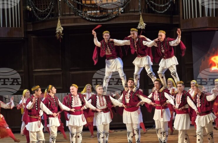 Коледен концерт на Представителната фолклорна танцова студия „Добруджа“ се състоя в Добрич