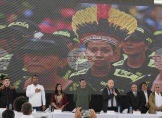 Колумбийският президент нареди на силите за сигурност да започнат нападение срещу голяма въоръжена група Колумбийският президент нареди на силите за сигурност да започнат нападение срещу голяма въоръжена група