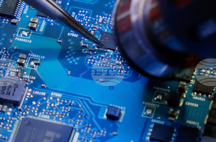 Компютрите и смартфоните вероятно ще поскъпнат през 2026 г., а продажбите им ще намалеят, заради недостиг на чипове оперативна памет, сочи анализ