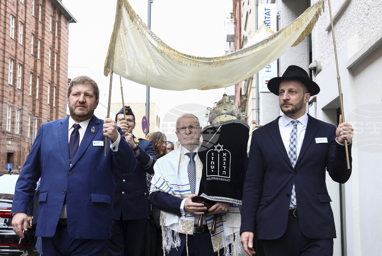 Според председателя на Централния съвет на евреите Германия е на