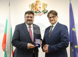 Министърът на културата Мариан Бачев поздрави генералния директор на БТА Кирил Вълчев по повод преизбирането му на поста