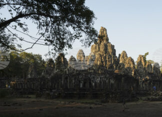 Музей в САЩ ще върне три ограбени артефакта от епохата на кхмерите обратно на Камбоджа