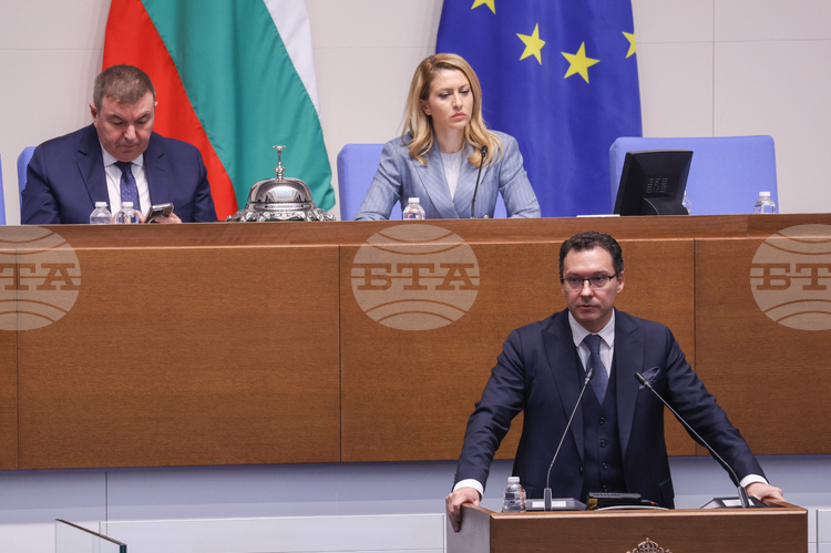 Даниел Митов контрира че МВР е успяло да гарантира правото