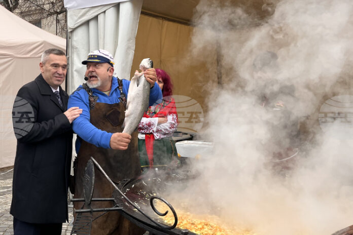 Национален рибен фест посреща посетители днес в центъра на София