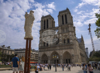 Над 11 милиона души са посетили катедралата „Нотр Дам" в Париж година след повторното ѝ отваряне Над 11 милиона души са посетили катедралата „Нотр Дам" в Париж година след повторното ѝ отваряне