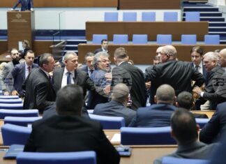 Наказаните със „забележка“ депутати през изминалата политическа година са 26-ма, от тях трима са и с „порицание“