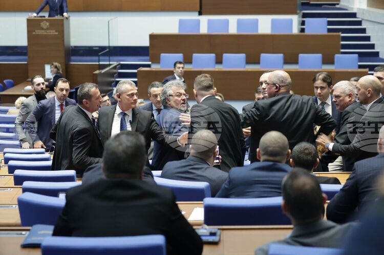 През последната политическа година 26 депутати са получили наказание забележка