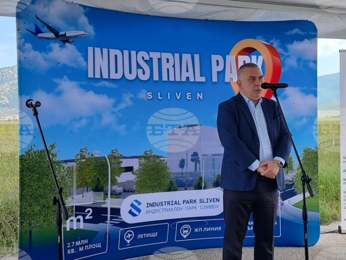 Напълно изградена е довеждащата инфраструктура на Индустриалния парк в Сливен Напълно изградена е довеждащата инфраструктура на Индустриалния парк в Сливен