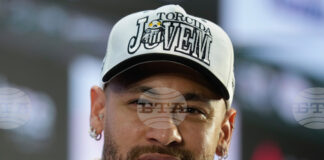 Неймар претърпя операция на коляното