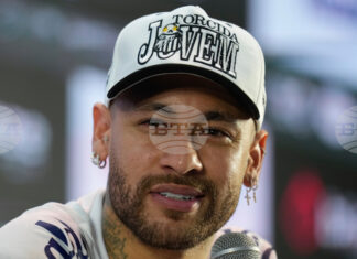 Неймар претърпя операция на коляното